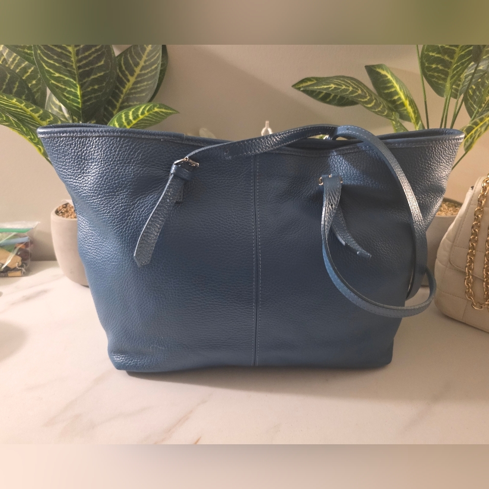 Chic Blue Leather Tote Bag